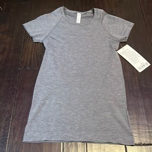 Lulu lemon size 4 black and grey striped swiftly tech short sleeve 2.0